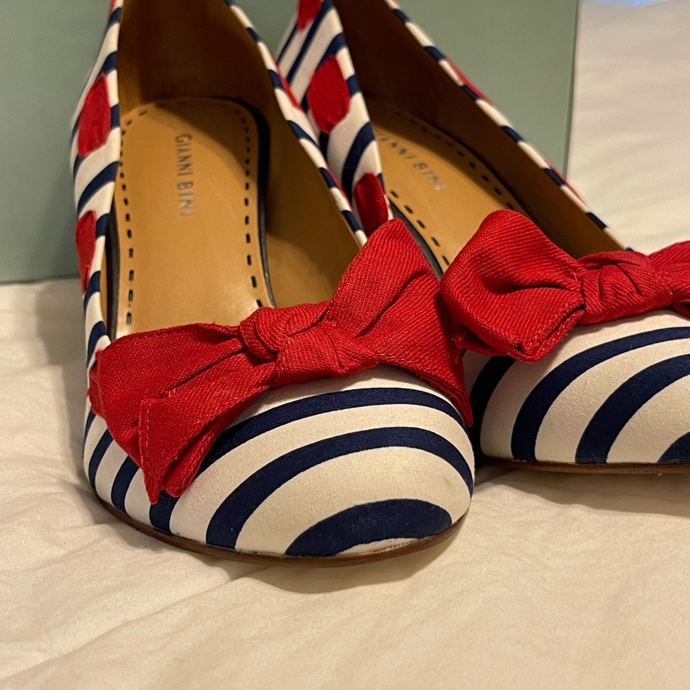 Brand new in box, never worn Gianni Bini pumps - Picture 7 of 7
